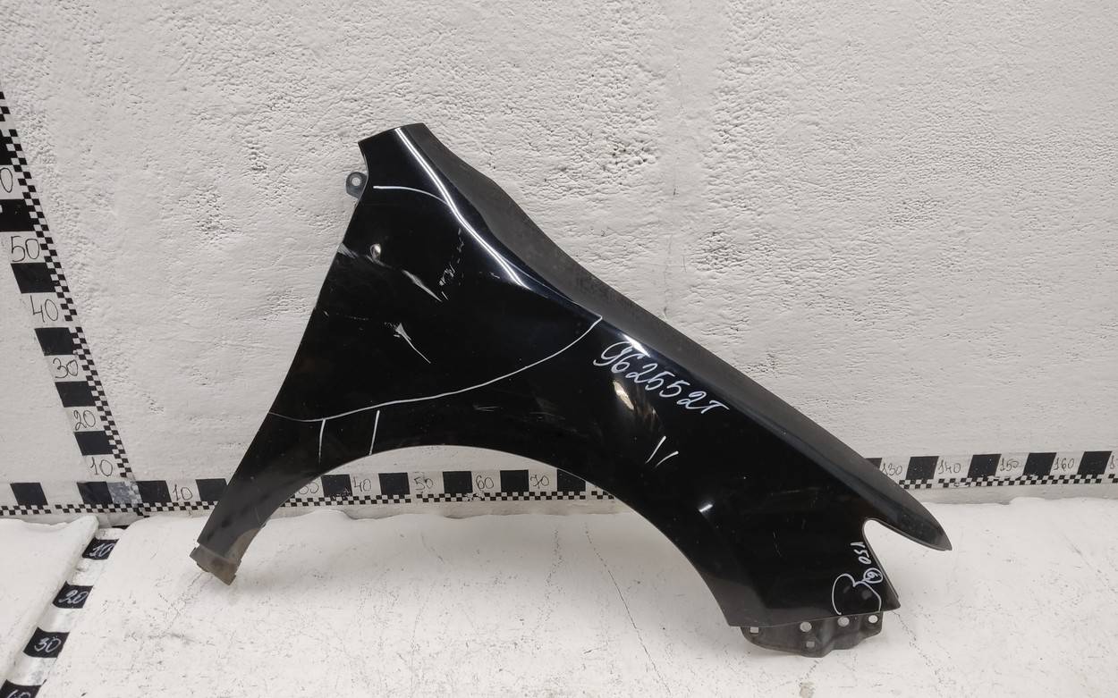 Крыло переднее правое