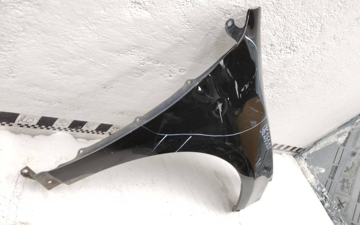 Крыло переднее правое