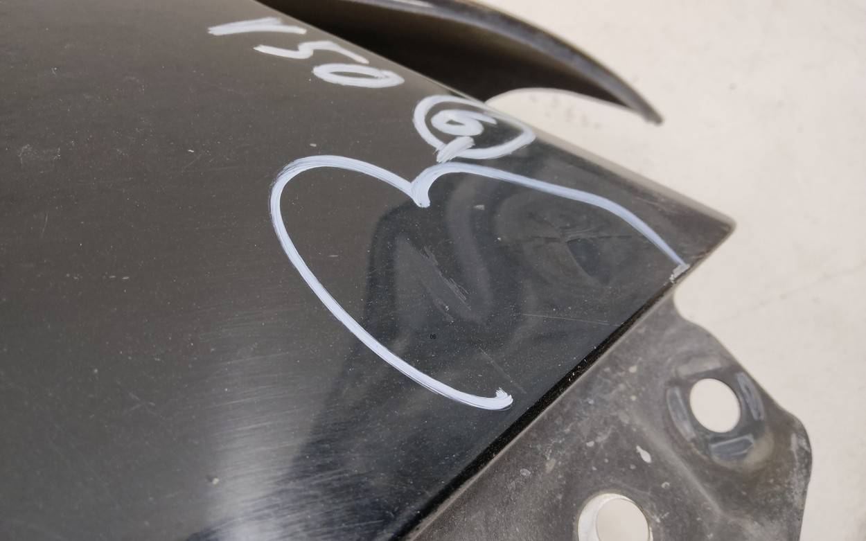 Крыло переднее правое