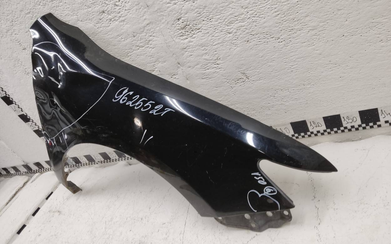 Крыло переднее правое