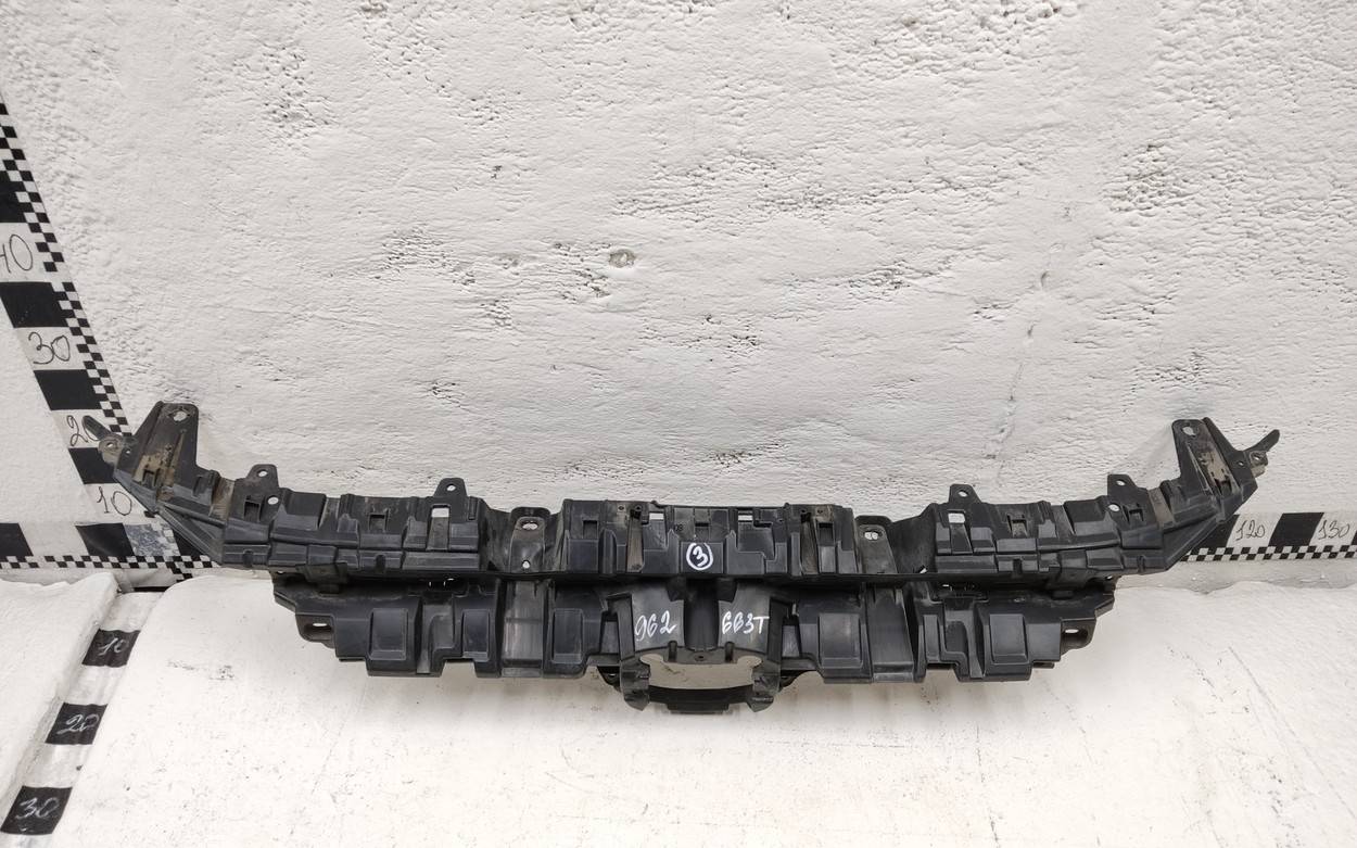 Кронштейн решетки радиатора