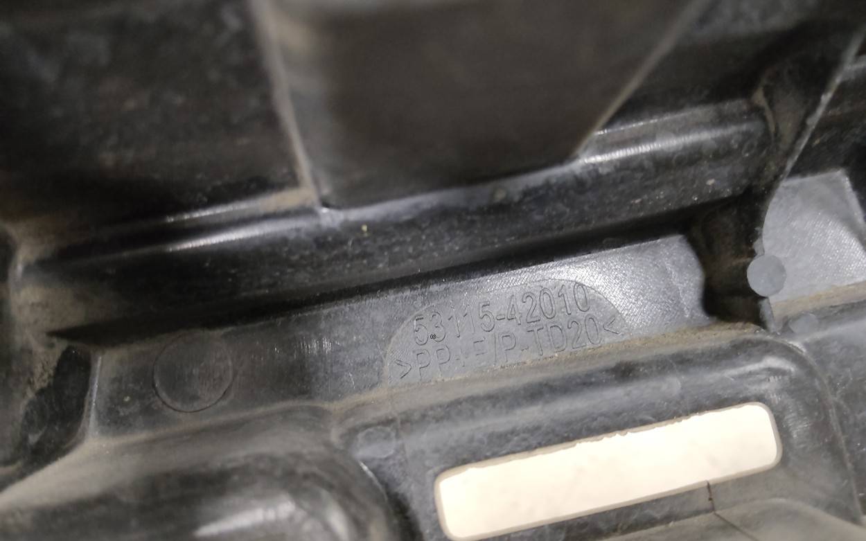 Кронштейн решетки радиатора