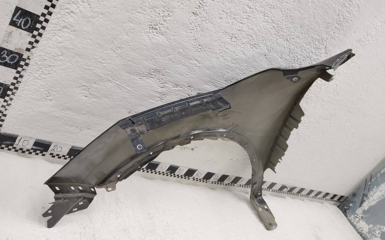 Крыло переднее правое