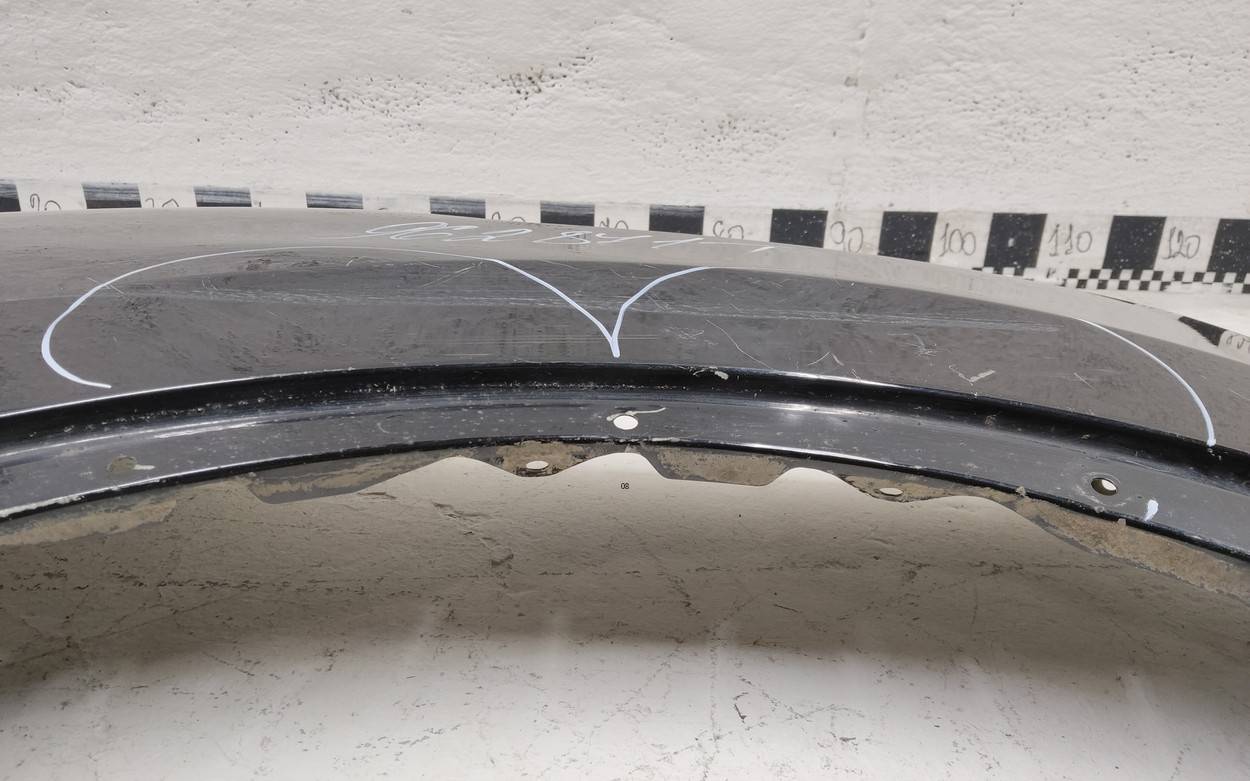 Крыло переднее правое