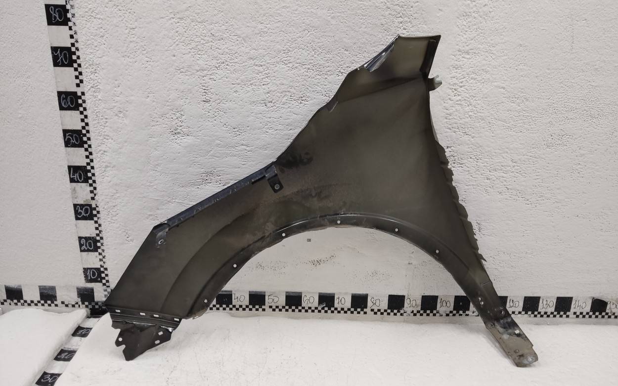 Крыло переднее правое