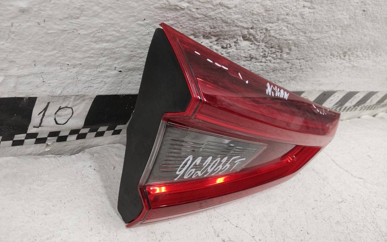 Фонарь задний внутренний левый