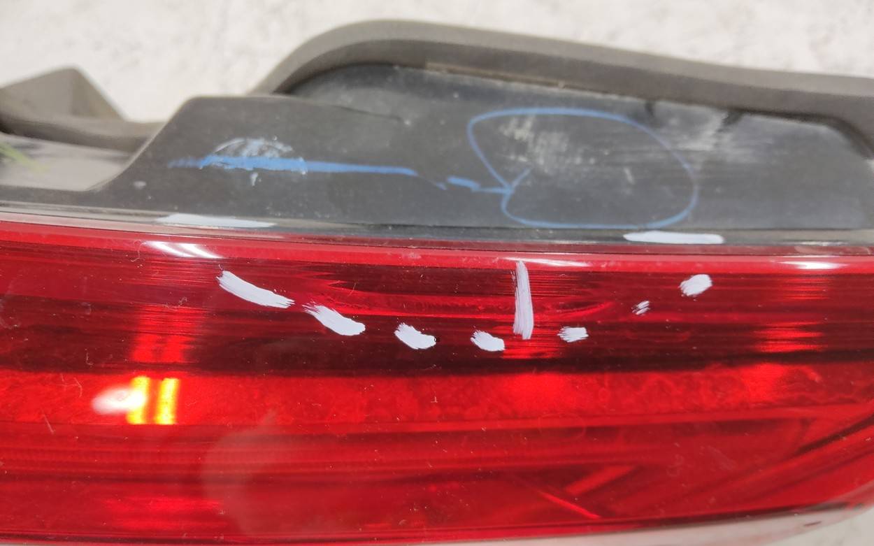 Фонарь задний внутренний левый