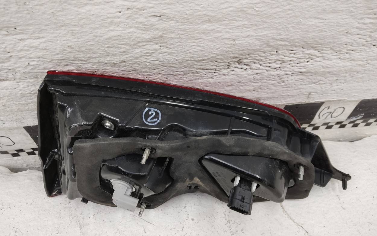 Фонарь задний внутренний левый