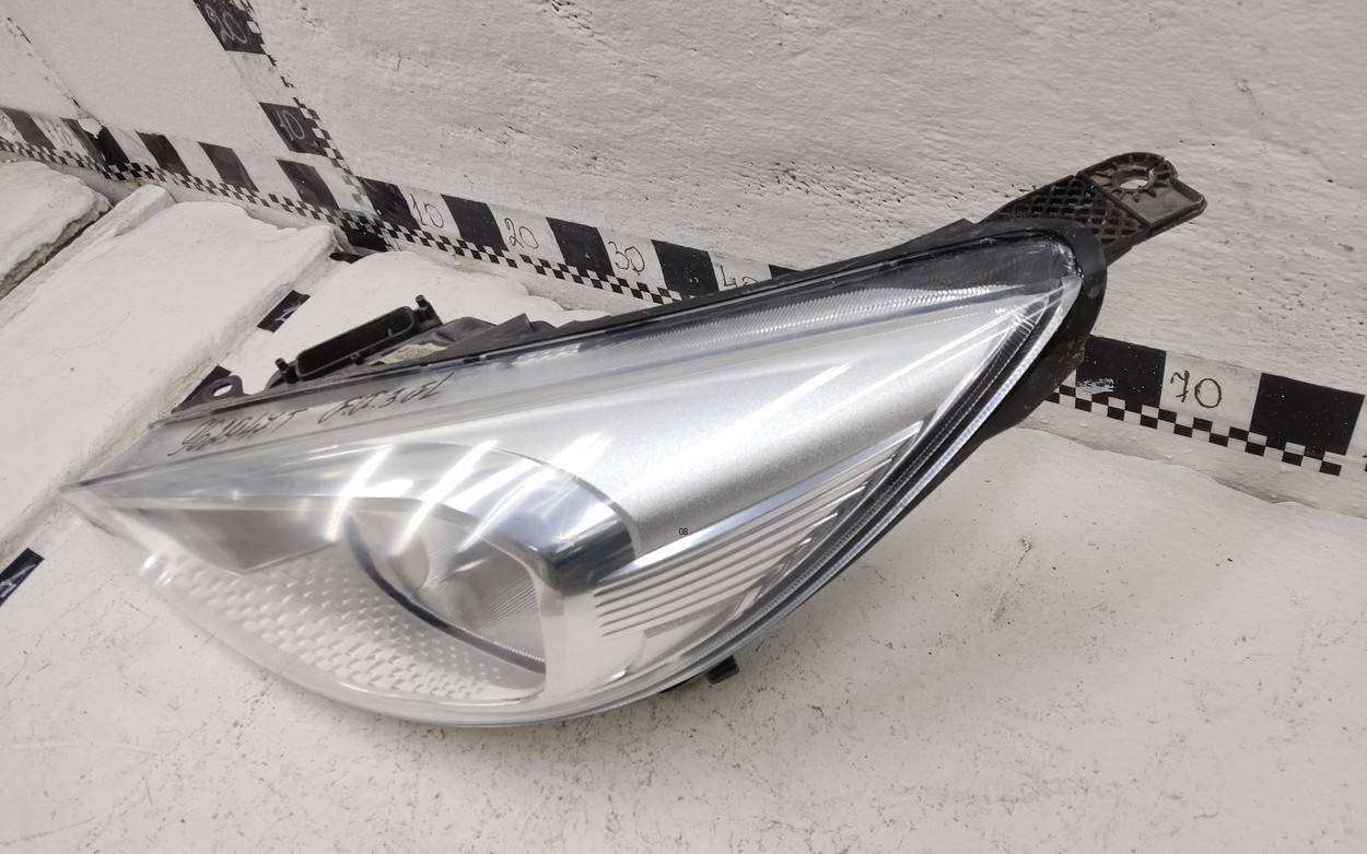 Фара левая