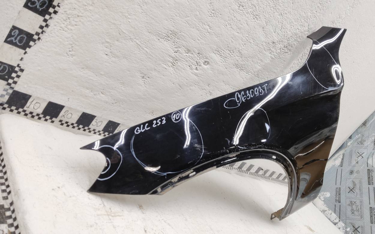 Крыло переднее левое