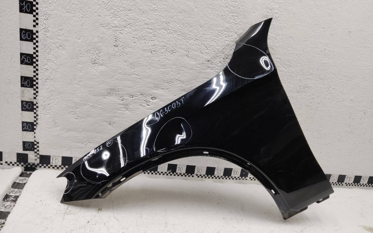 Крыло переднее левое