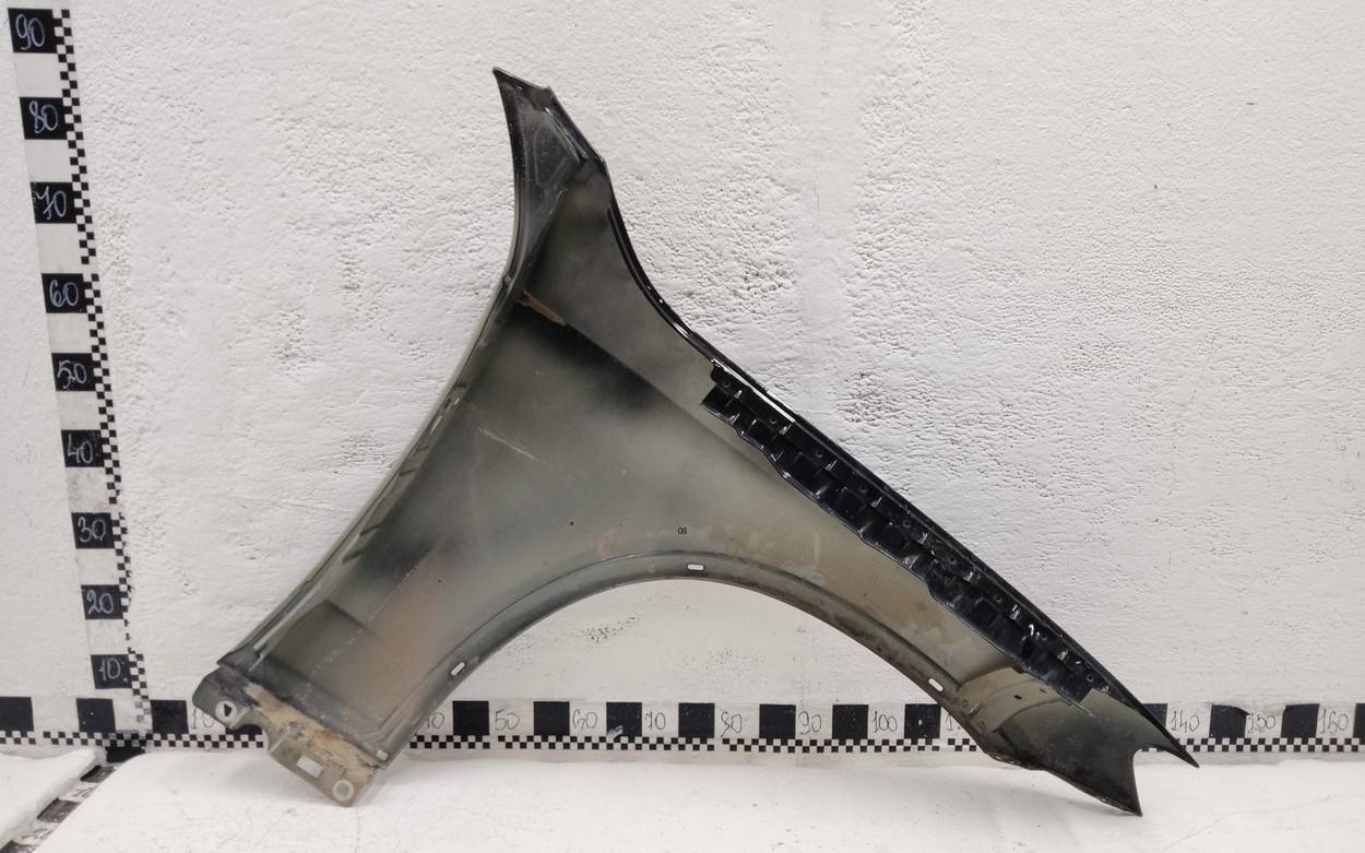 Крыло переднее левое