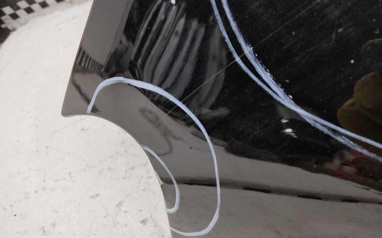 Крыло переднее левое