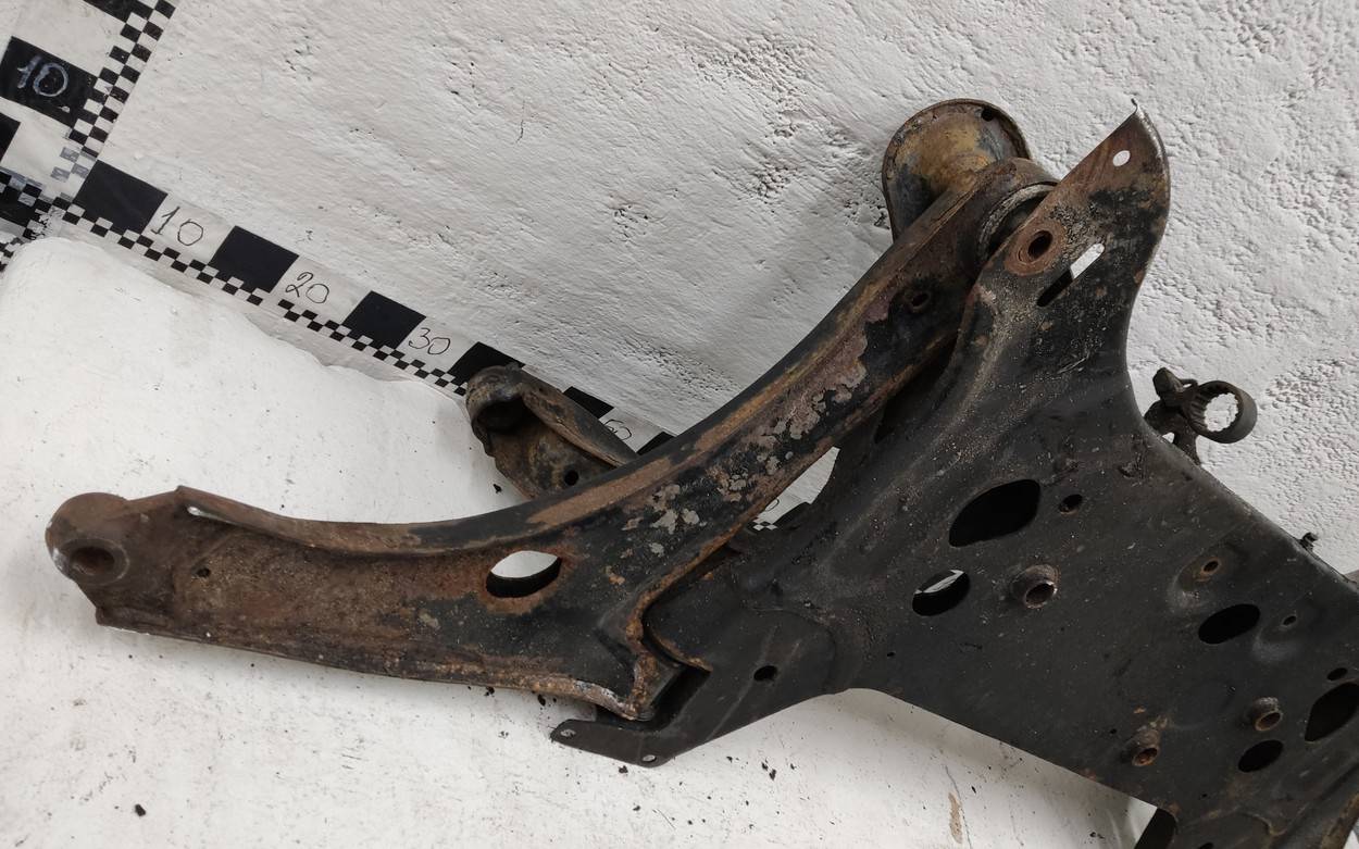 Балка подмоторная