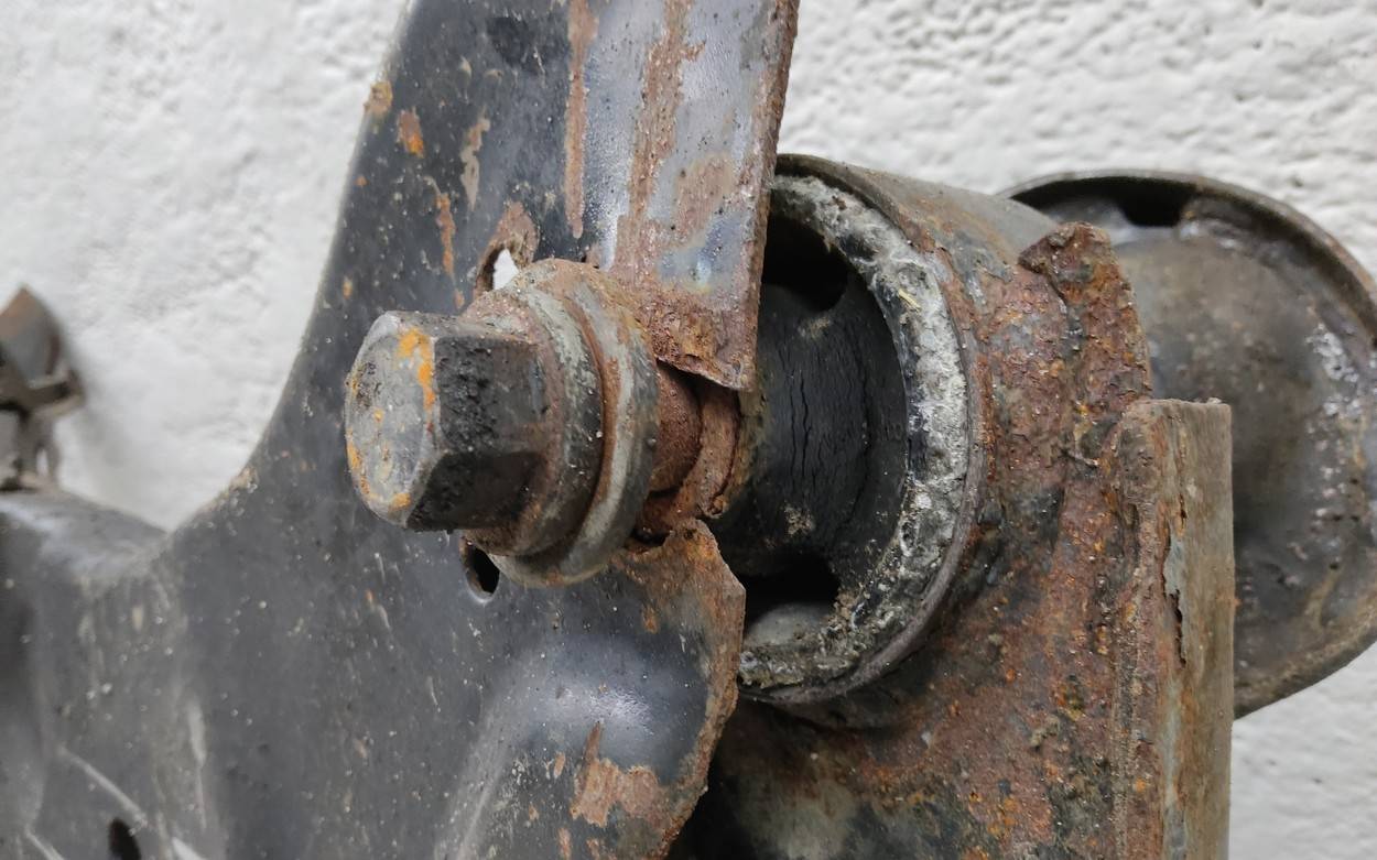 Балка подмоторная