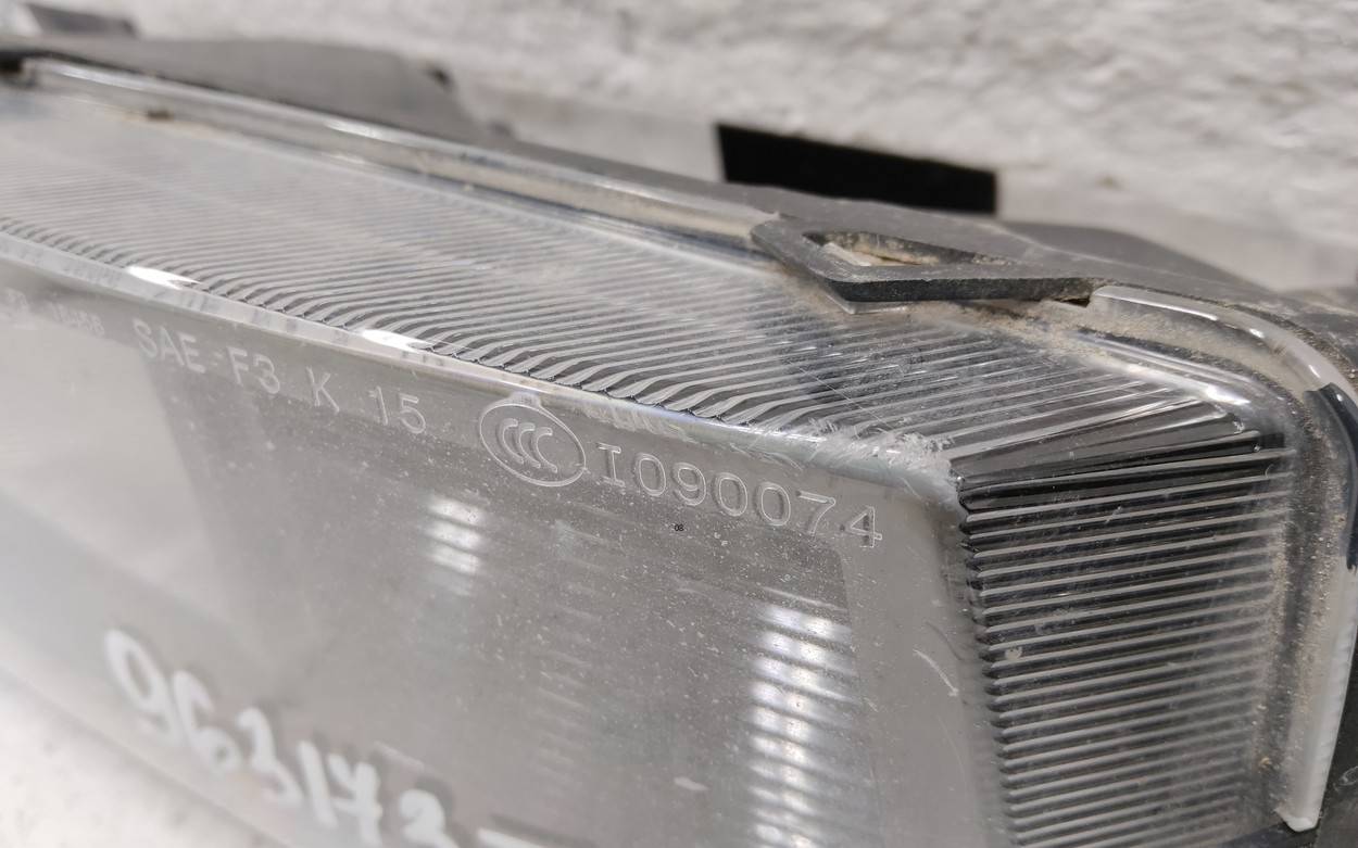 Фара противотуманная левая