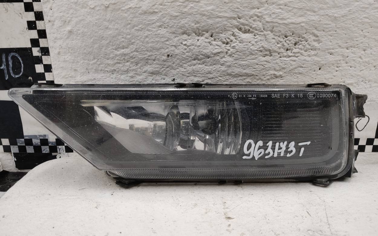 Фара противотуманная левая