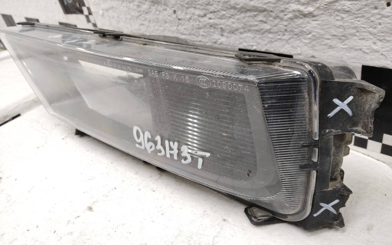 Фара противотуманная левая