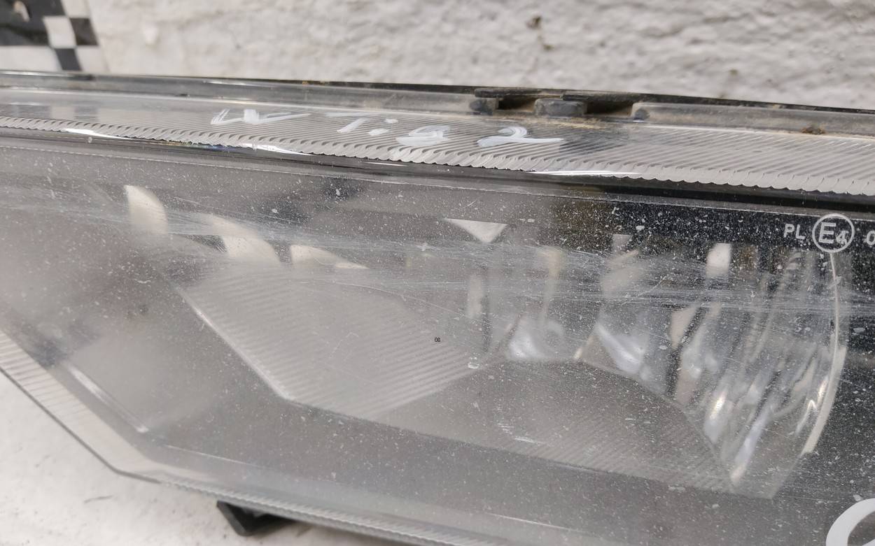 Фара противотуманная левая