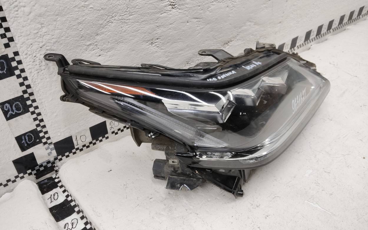 Фара правая