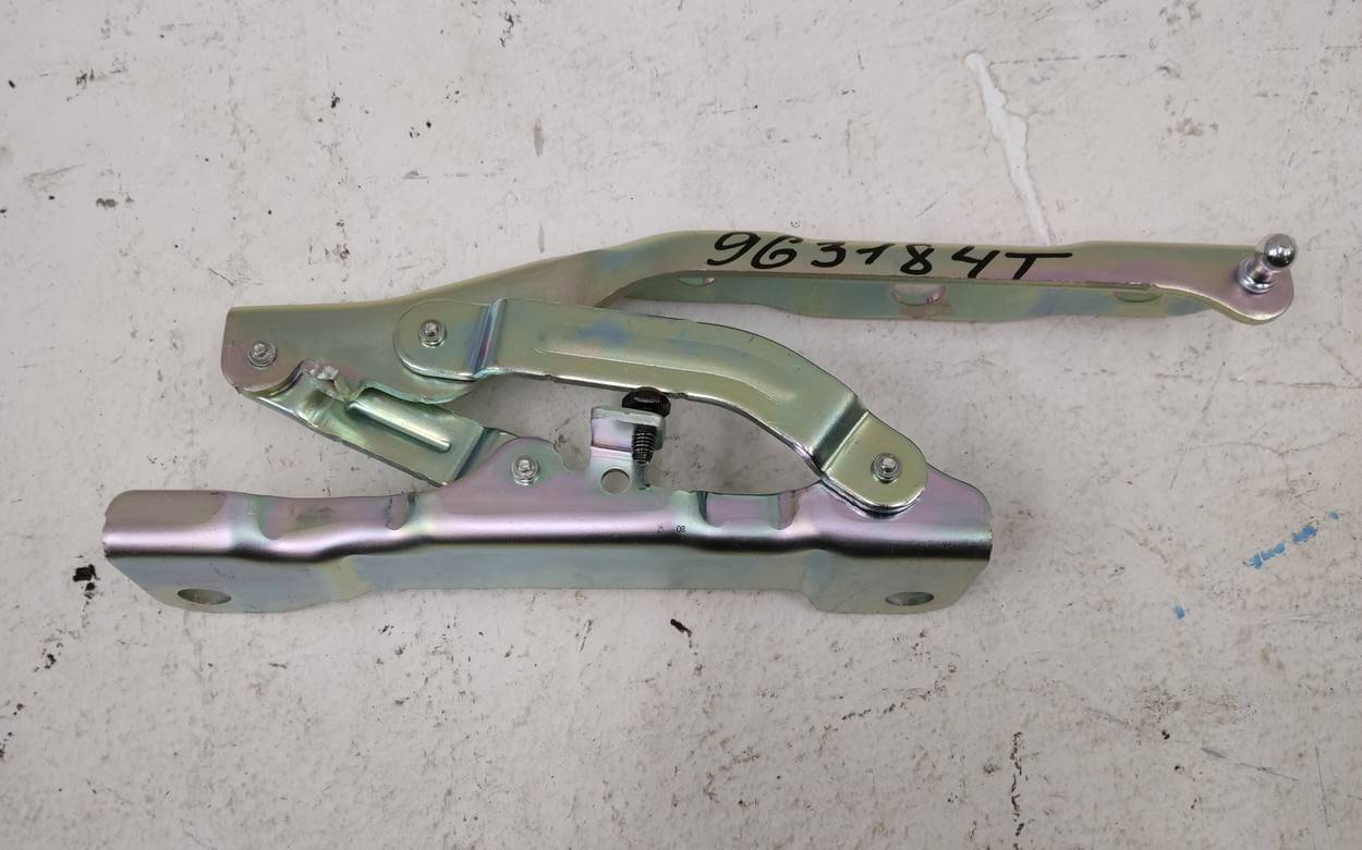 Петля капота правая