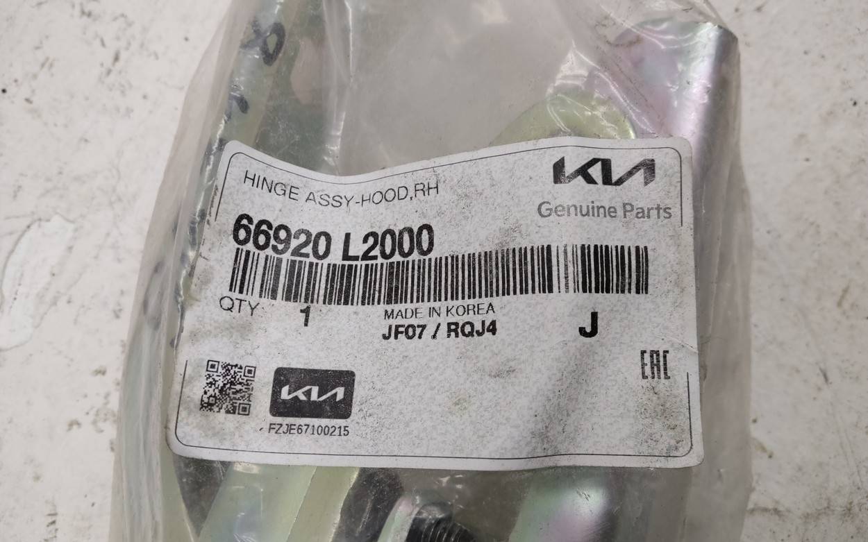 Петля капота правая