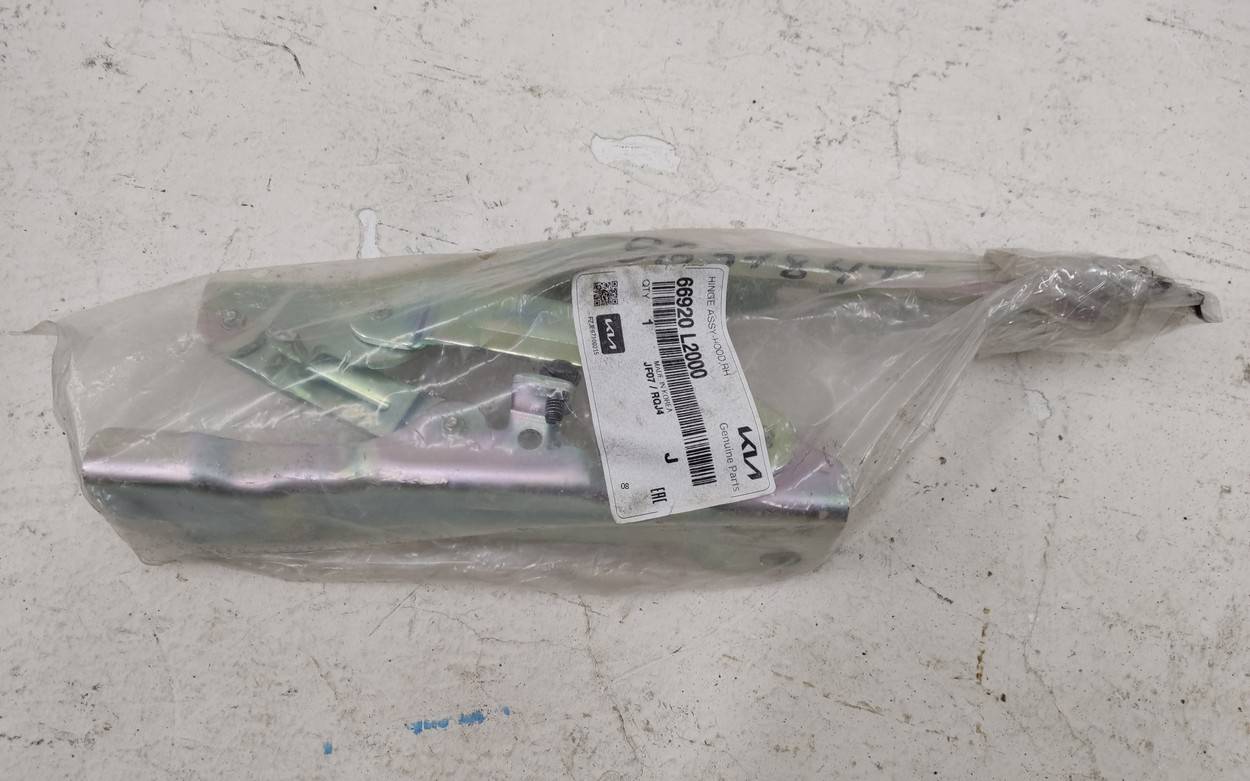 Петля капота правая