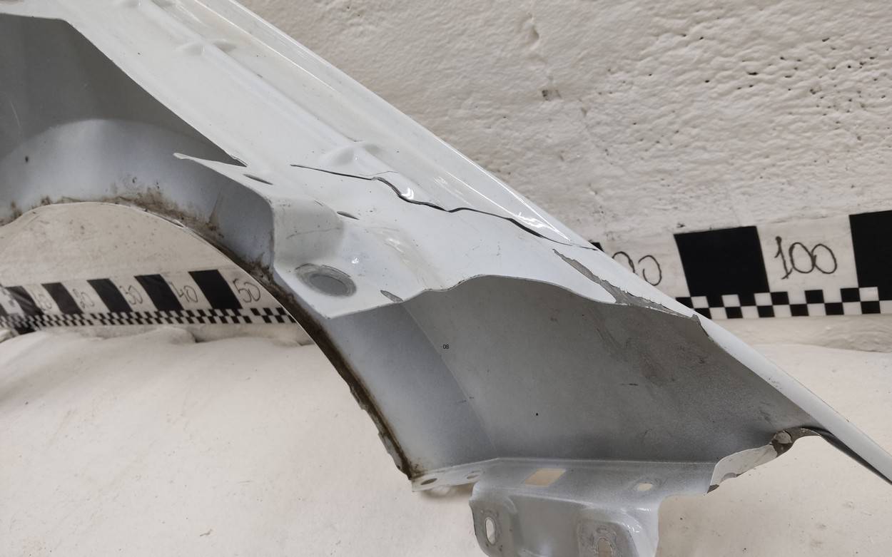 Крыло переднее левое