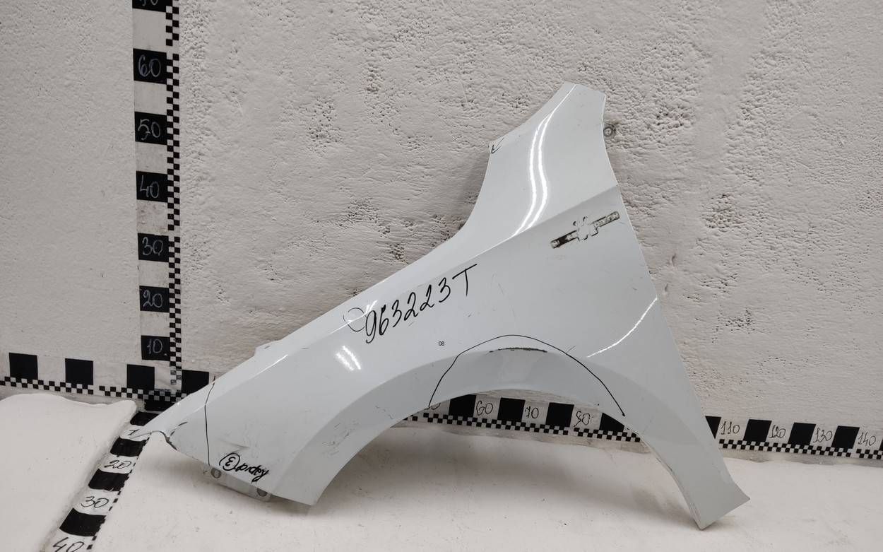 Крыло переднее левое
