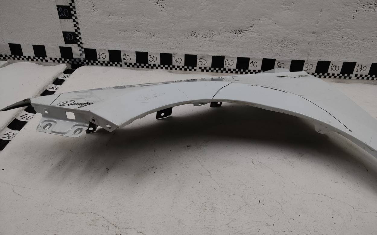 Крыло переднее левое