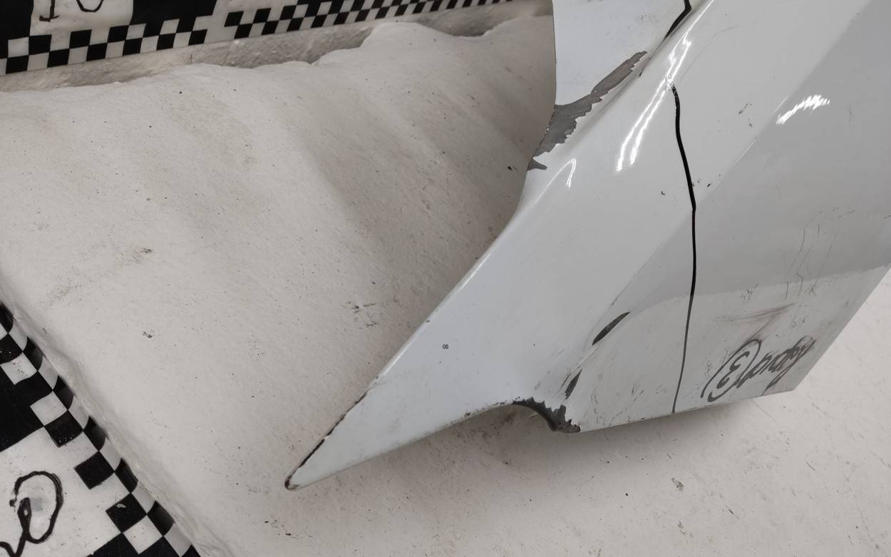 Крыло переднее левое