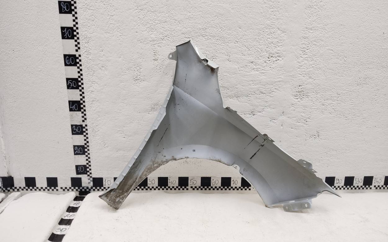 Крыло переднее левое