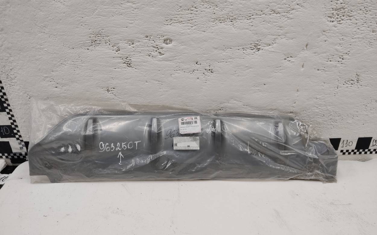 Накладка заднего бампера