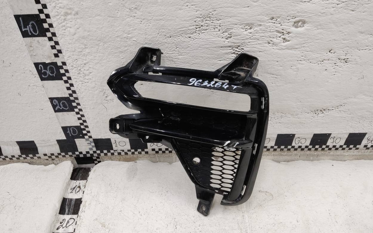 Накладка переднего бампера левая