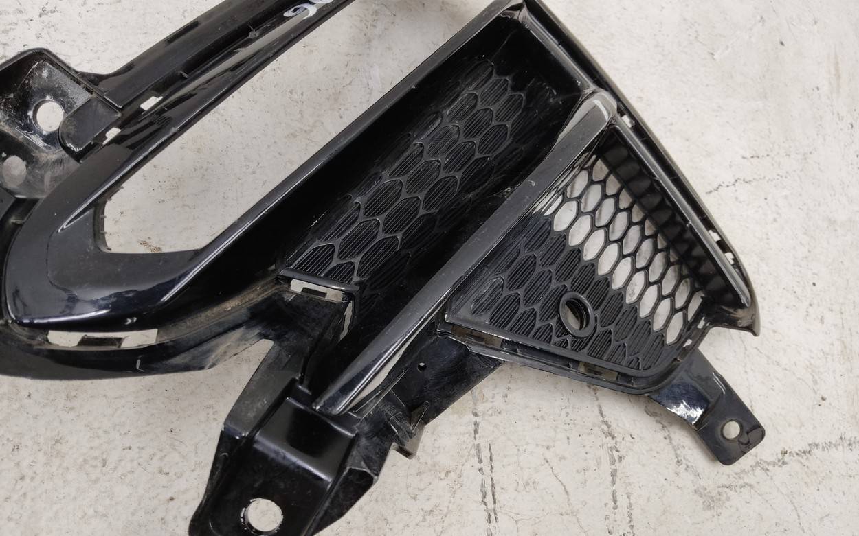 Накладка переднего бампера левая