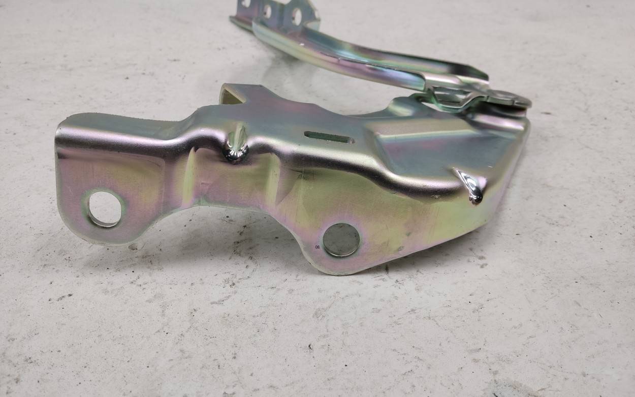 Петля капота правая