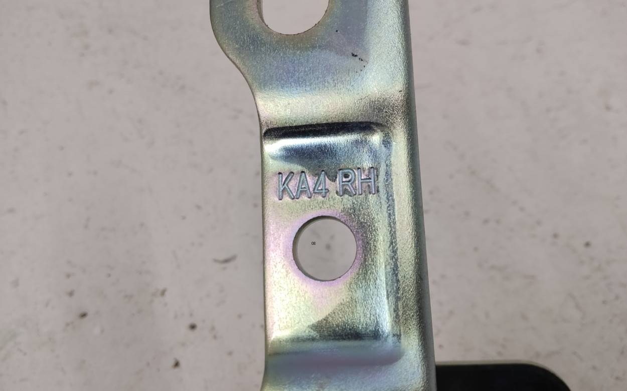 Петля капота правая