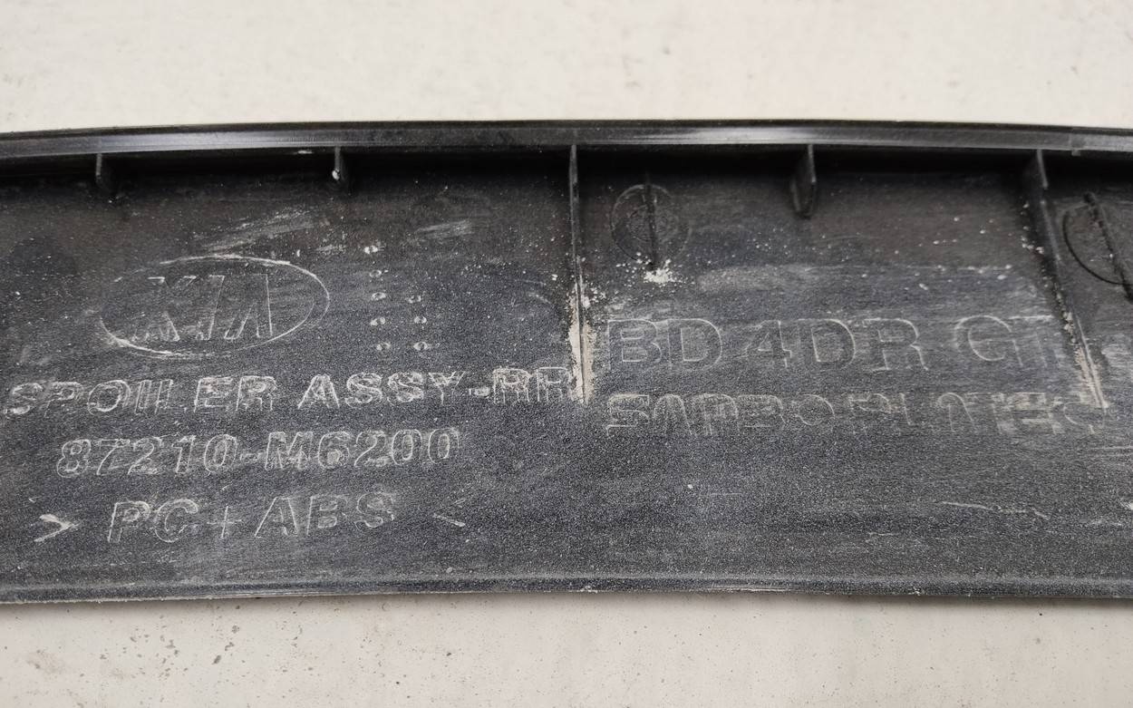 Спойлер (дефлектор) крышки багажника