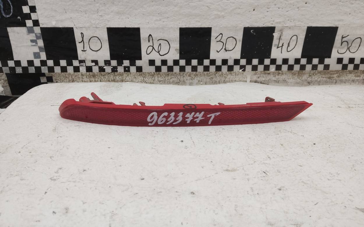 Отражатель в бампер задний левый