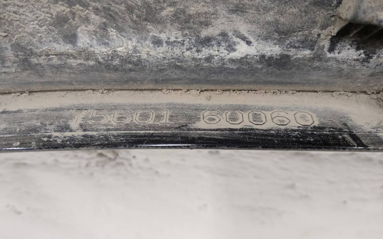 Накладка переднего крыла правого