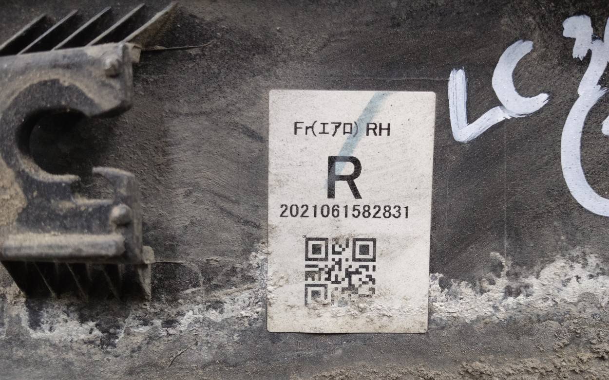 Накладка переднего крыла правого