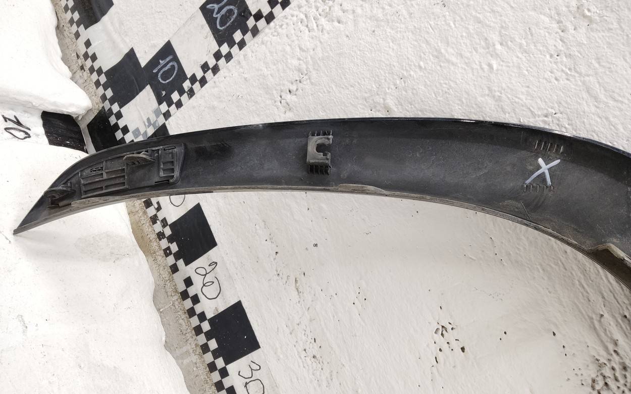 Накладка переднего крыла правого