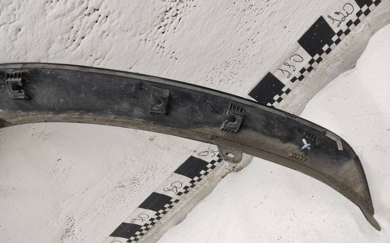 Накладка переднего крыла правого