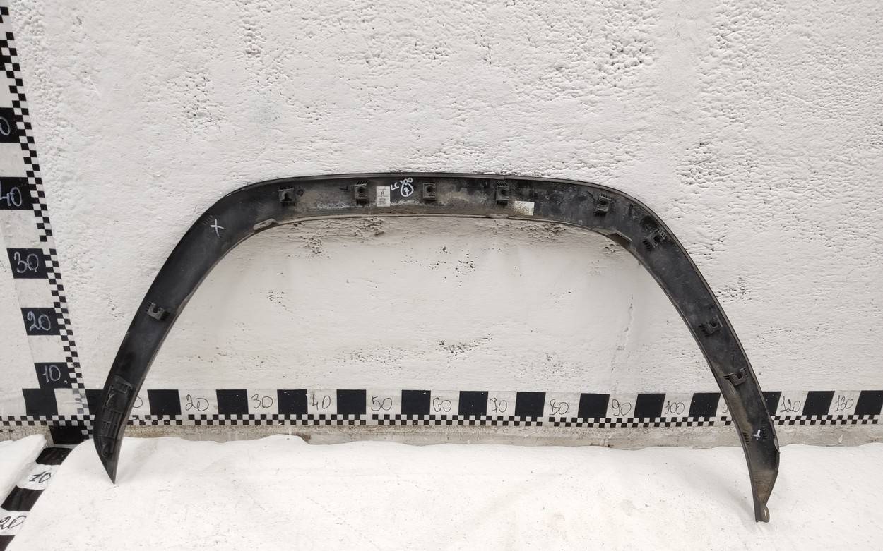 Накладка переднего крыла правого