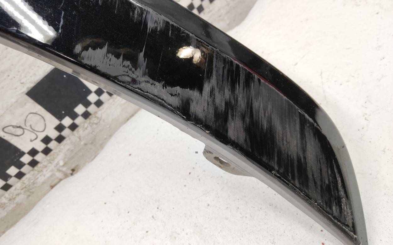 Накладка переднего крыла правого