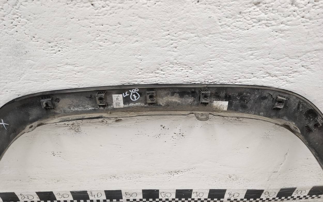 Накладка переднего крыла правого