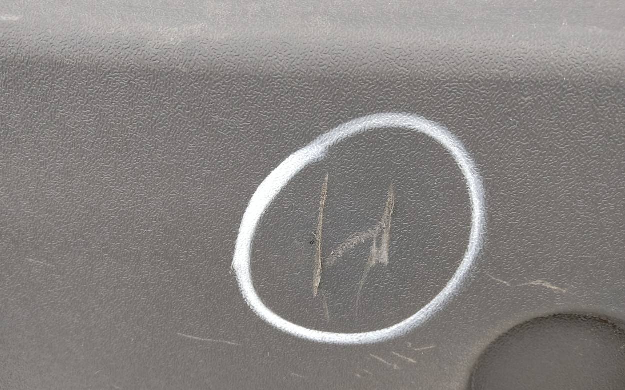 Кожух замка капота