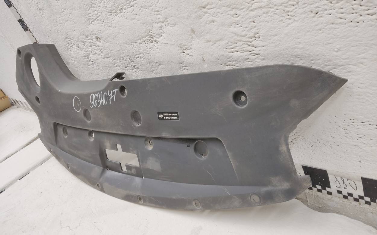 Кожух замка капота