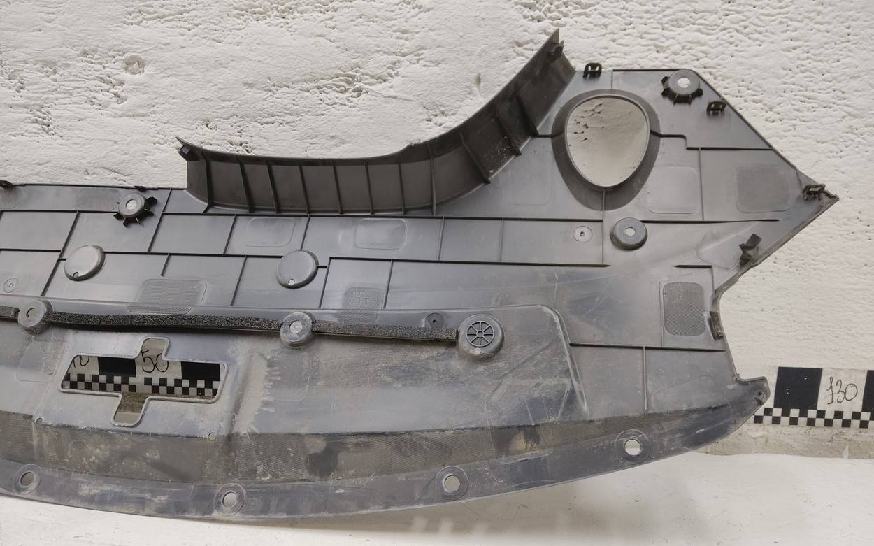 Кожух замка капота