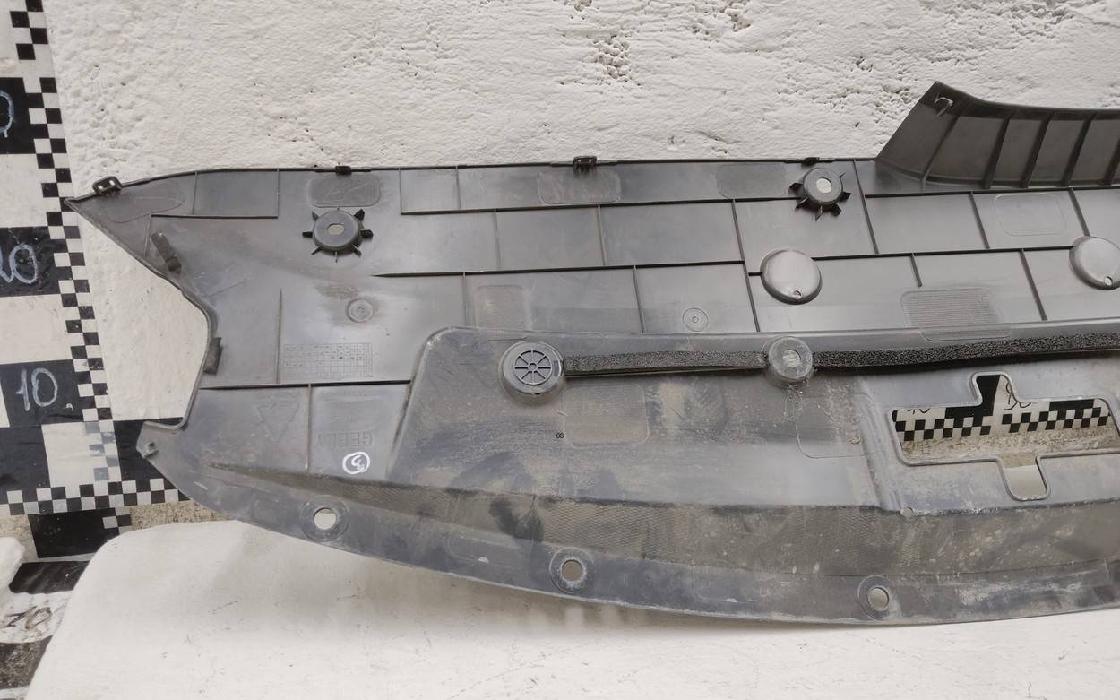 Кожух замка капота